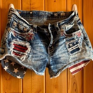 Miss Me signature Shorts size 29